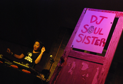 dj_soul_sister_day2_sign400
