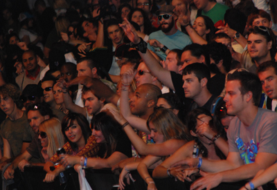 thievery_corp21_crowd-copy400